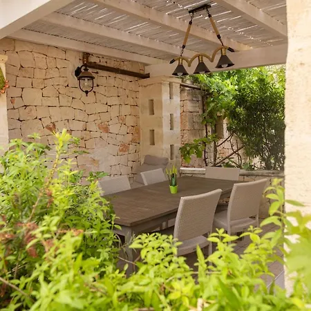 Garden In Mariella דירה